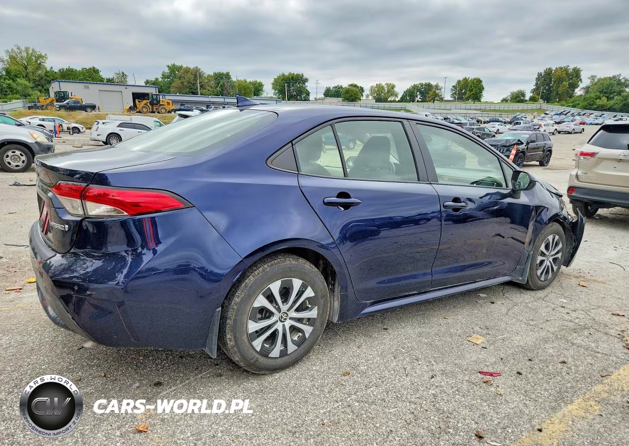 2020 Toyota Corolla Le VIN:JTDEBRBEXLJ004133 - 3