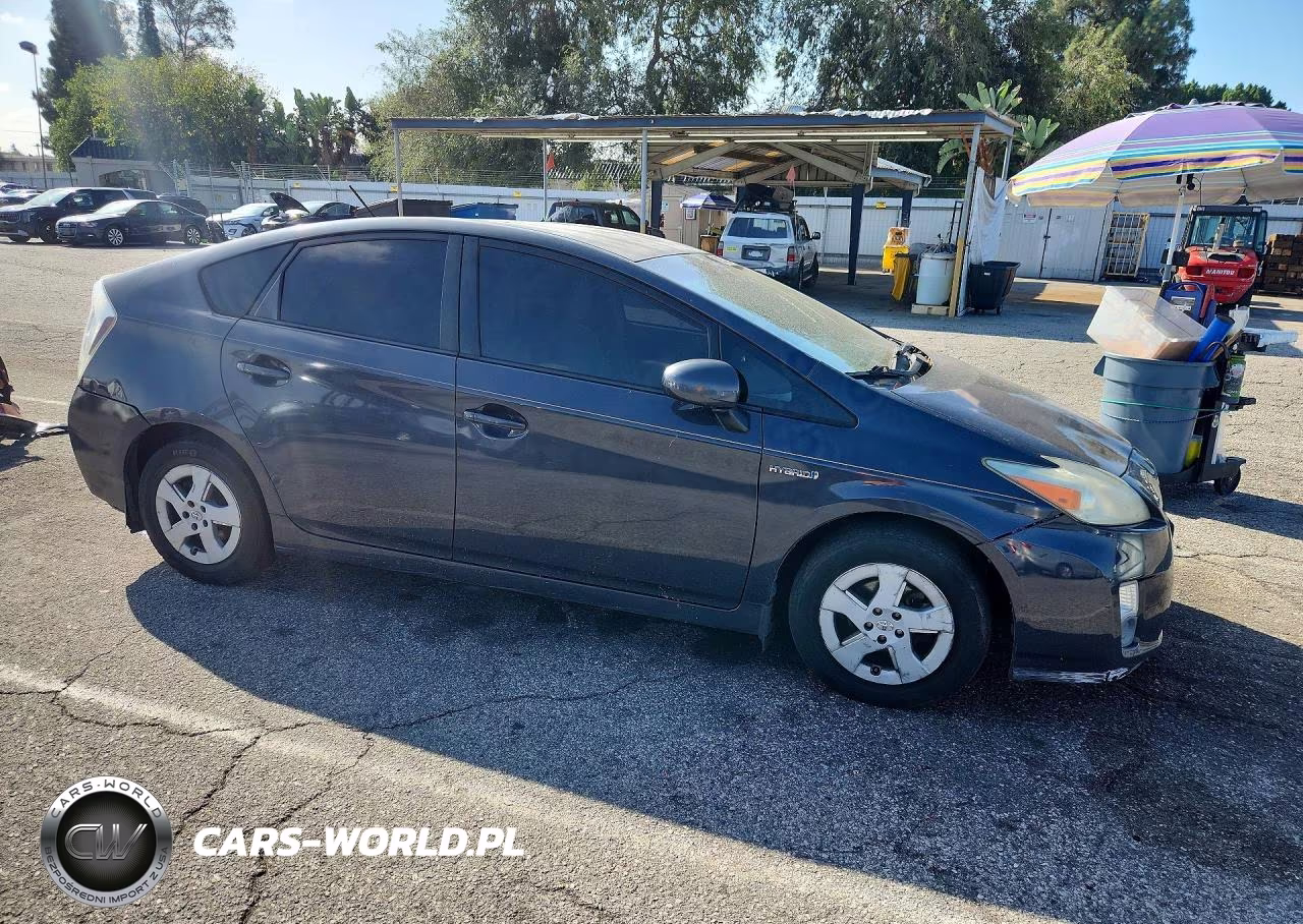 2011 Toyota Prius Three VIN:JTDKN3DU9B5317354 - 4