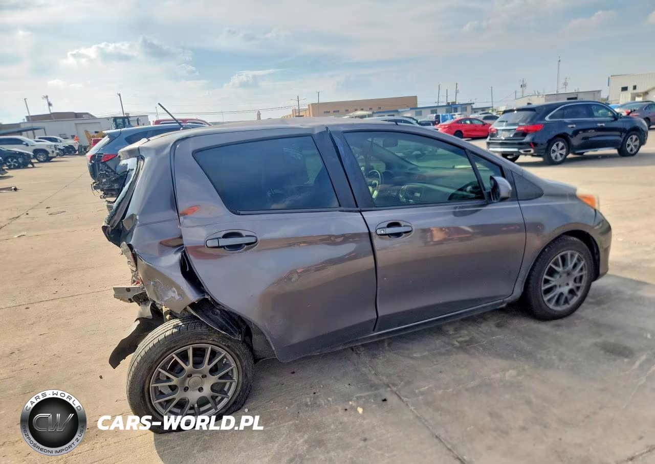 2014 Toyota Yaris 5-Door Le VIN:JTDKTUD36ED589809 - 3