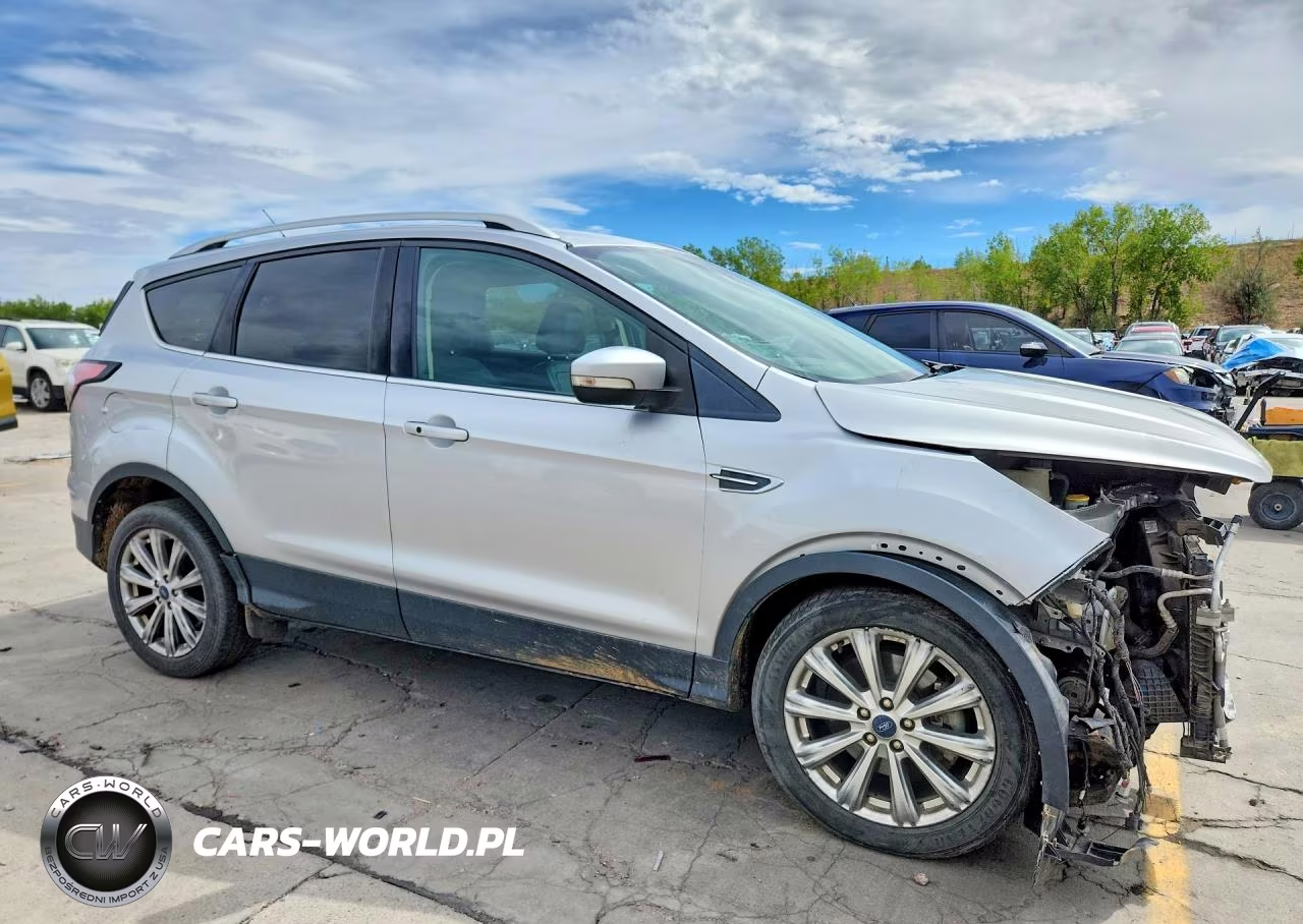 2017 Ford Escape Titanium VIN:1FMCU9J94HUE18208 - 4