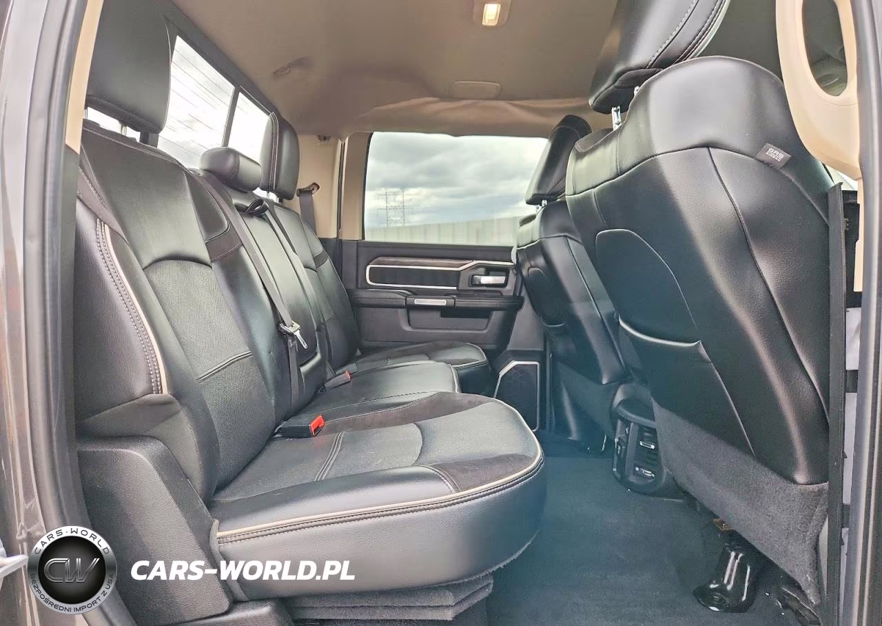 2019 Ram 2500 Laramie VIN:3C6UR5FLXKG538944 - 10