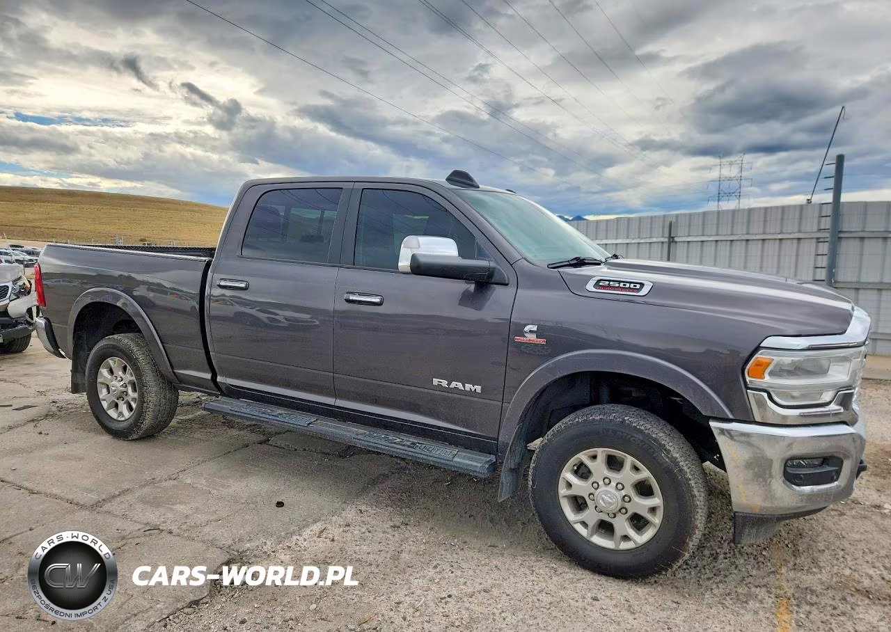 2019 Ram 2500 Laramie VIN:3C6UR5FLXKG538944 - 4