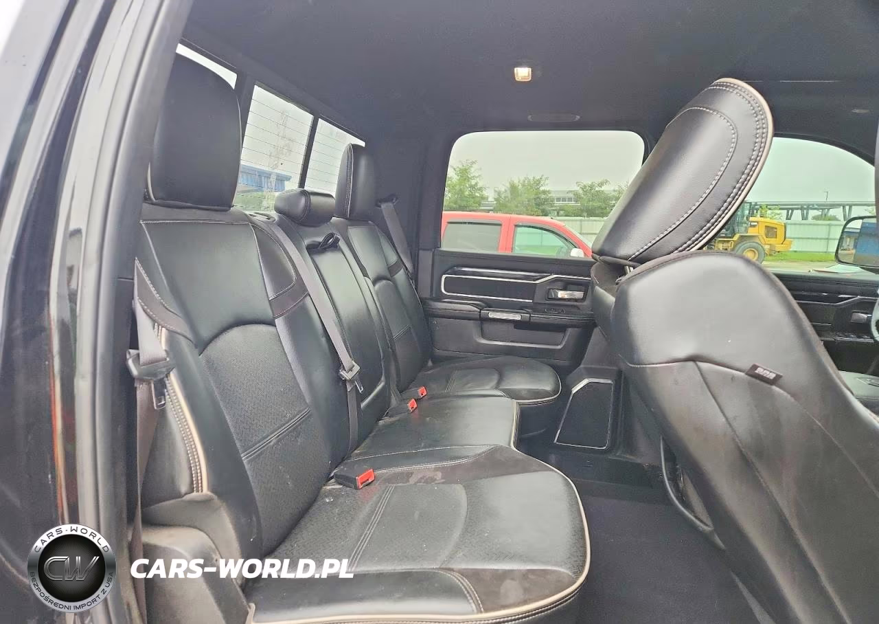 2019 Ram 2500 Laramie VIN:3C6UR5FL8KG545195 - 10