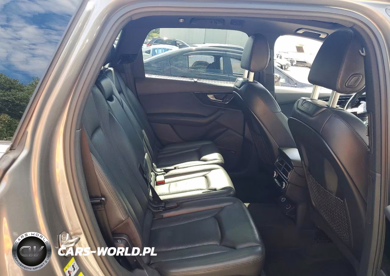 2017 Audi Q7 3.0T Premium VIN:WA1VAAF71HD055293 - 11