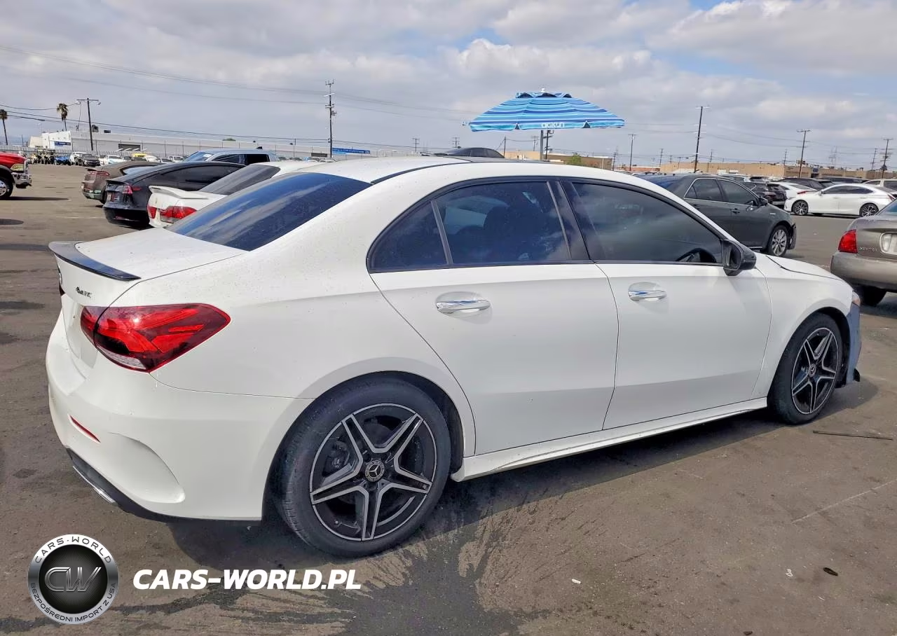 2021 Mercedes-Benz A 220 4Matic VIN:W1K3G4FBXMJ295512 - 3
