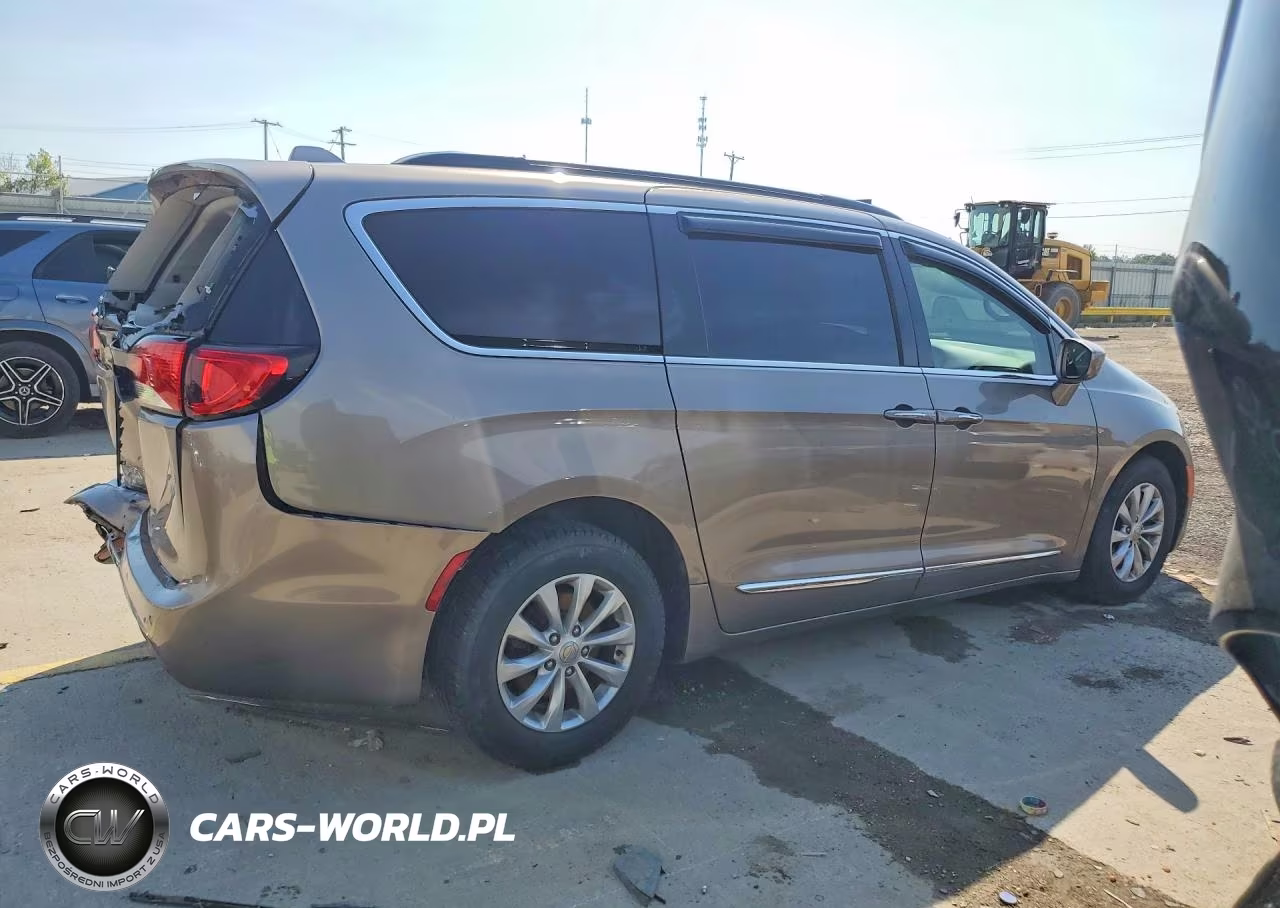 2017 Chrysler Pacifica Touring L VIN:2C4RC1BG7HR803727 - 3