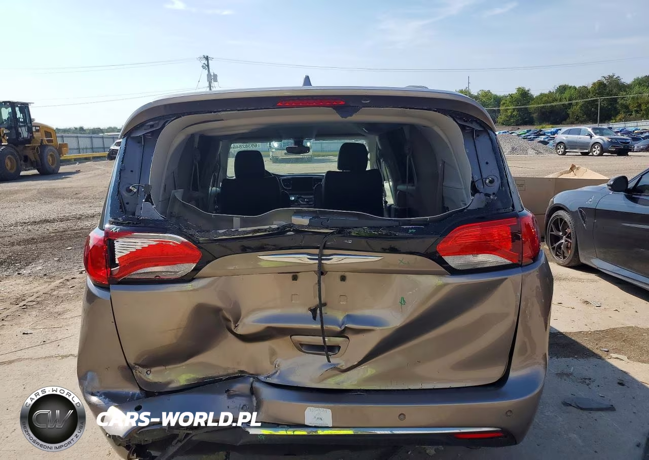 2017 Chrysler Pacifica Touring L VIN:2C4RC1BG7HR803727 - 6