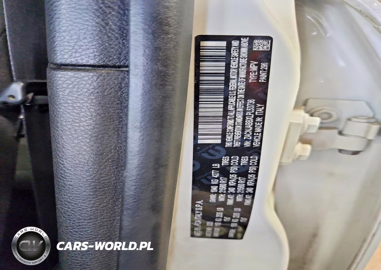 2020 Jeep Renegade Latitude VIN:ZACNJABBXLPL53736 - 14