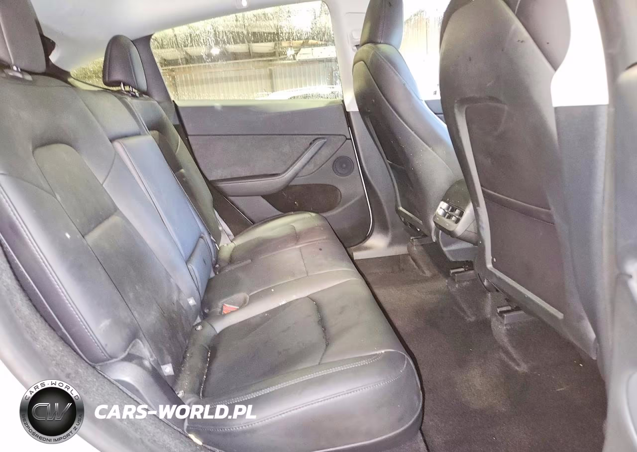 2025 Tesla Model Y VIN:7SAYGDEE1SA355564 - 10
