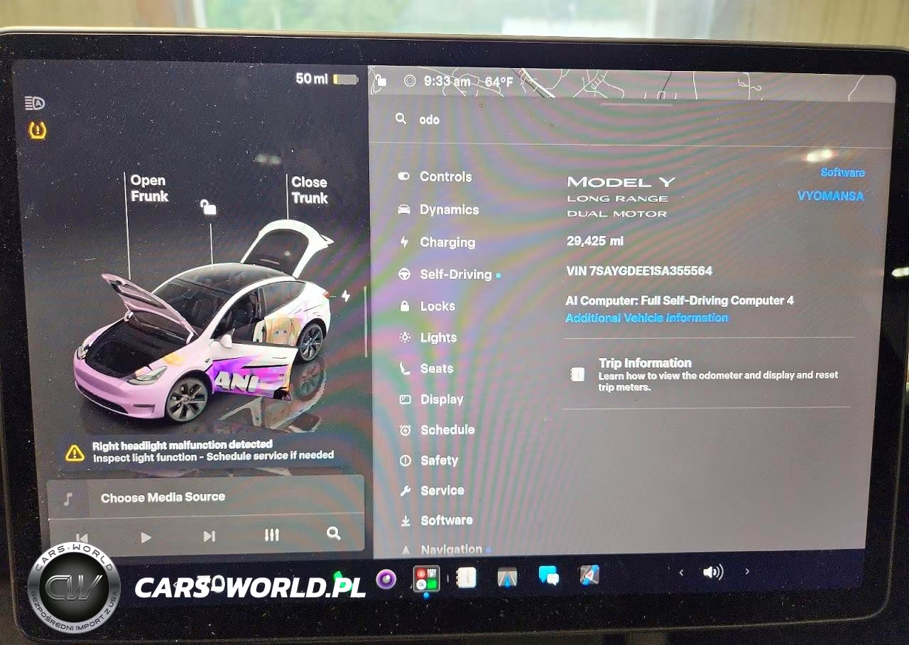 2025 Tesla Model Y VIN:7SAYGDEE1SA355564 - 9