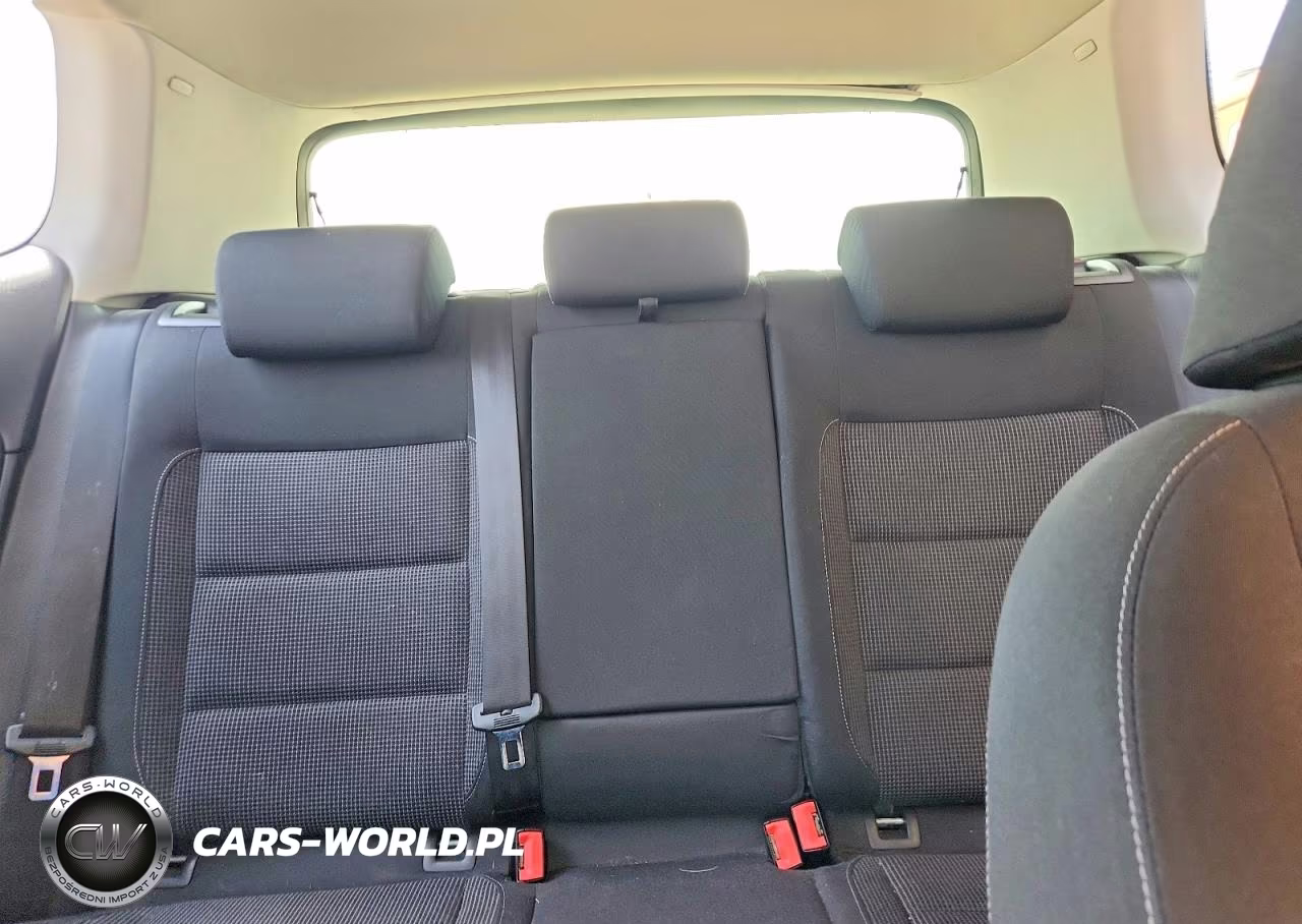 2010 Volkswagen Golf VIN:WVWAB7AJXAW121888 - 10