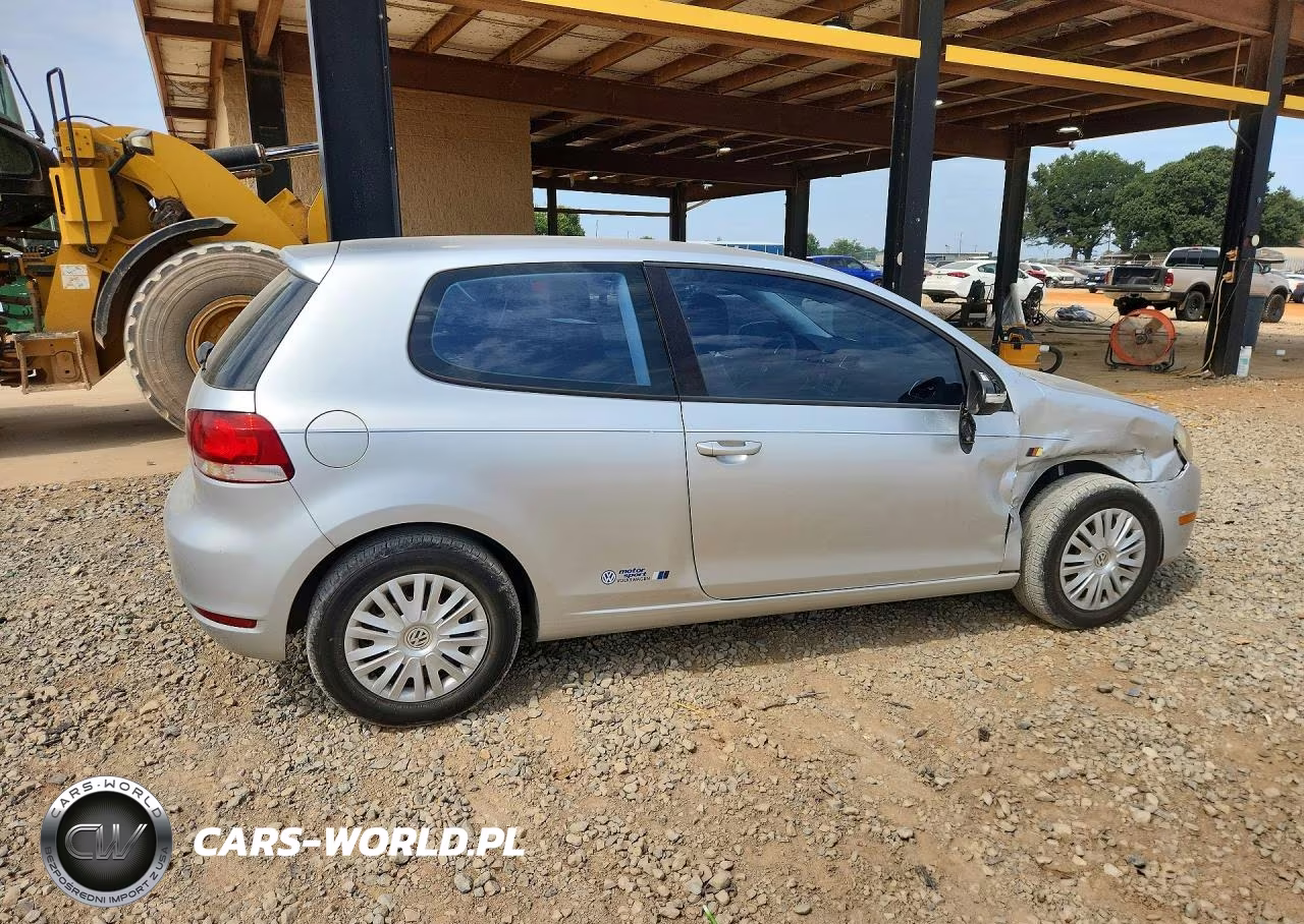 2010 Volkswagen Golf VIN:WVWAB7AJXAW121888 - 3