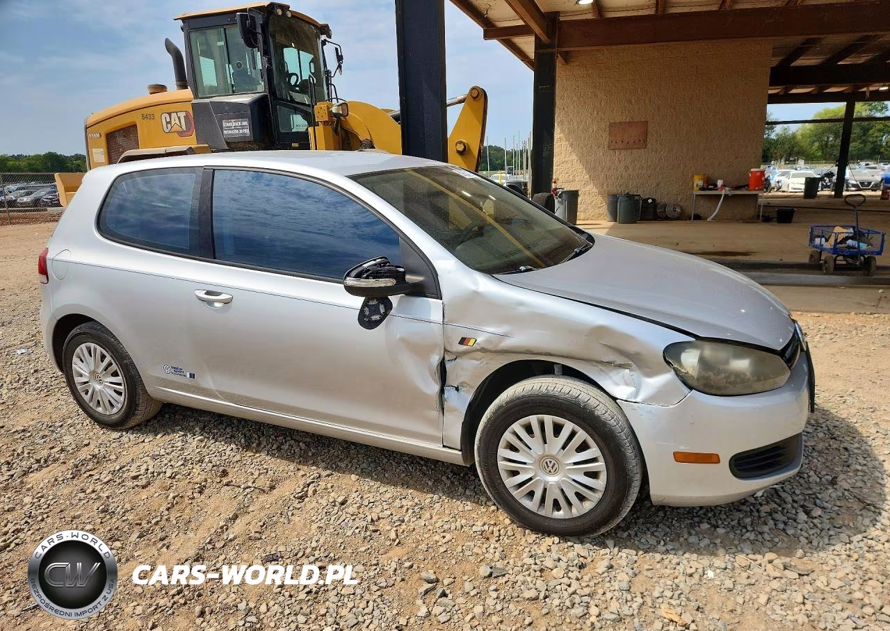 2010 Volkswagen Golf VIN:WVWAB7AJXAW121888 - 4