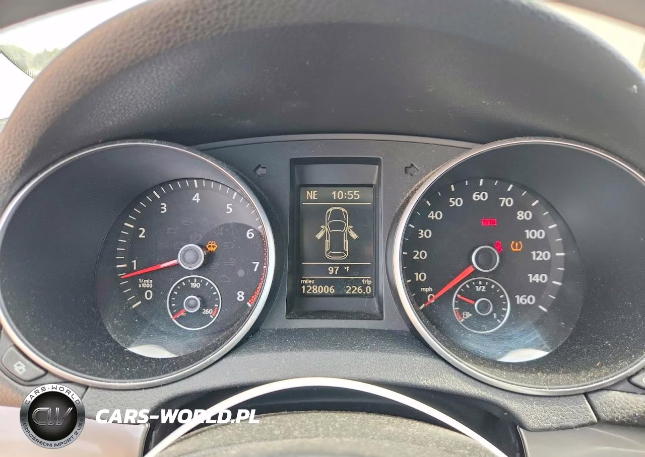 2010 Volkswagen Golf VIN:WVWAB7AJXAW121888 - 9