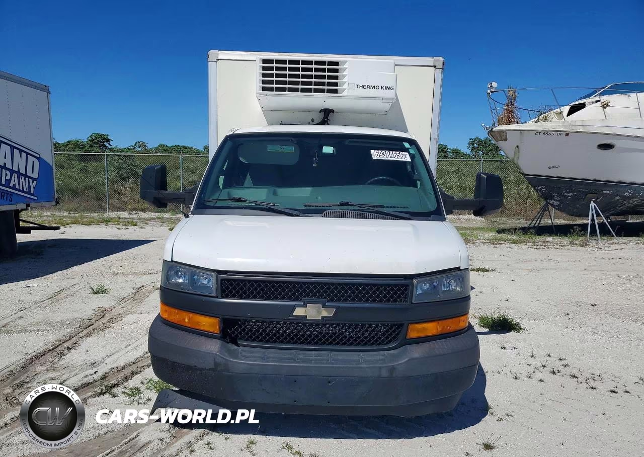 2018 Chevrolet Express Refrigerated Box Truck VIN:1GB0GSFPXJ1235873 - 5