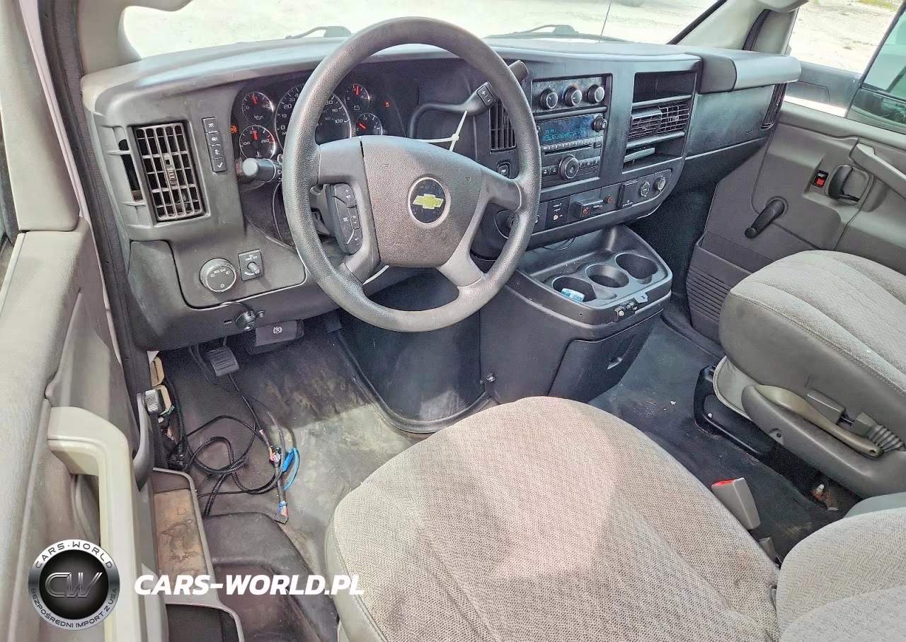 2018 Chevrolet Express Refrigerated Box Truck VIN:1GB0GSFPXJ1235873 - 8