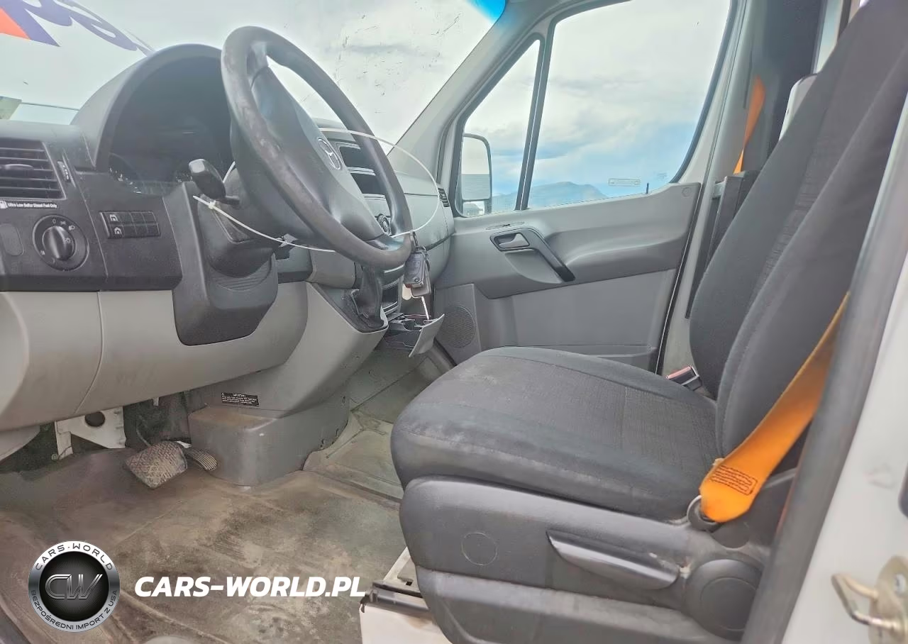 2015 Mercedes-Benz Sprinter 2500 Delivery Van VIN:WD3PE8DB9FP126040 - 7