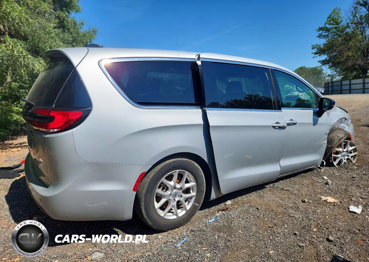 2024 Chrysler Pacifica Touring L VIN:2C4RC1BG5RR159307 - 3