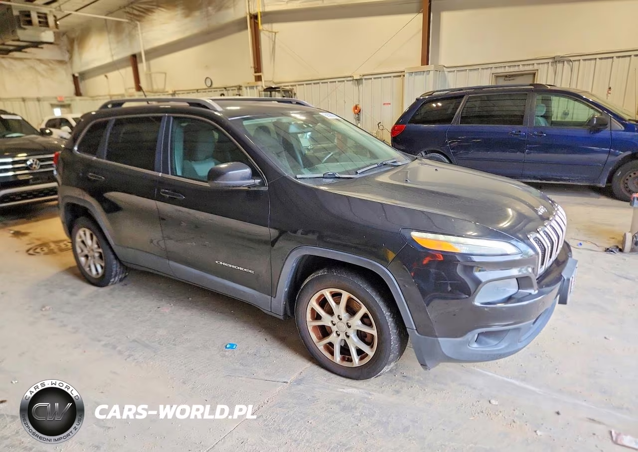 2014 Jeep Cherokee Latitude VIN:1C4PJLCSXEW288527 - 4