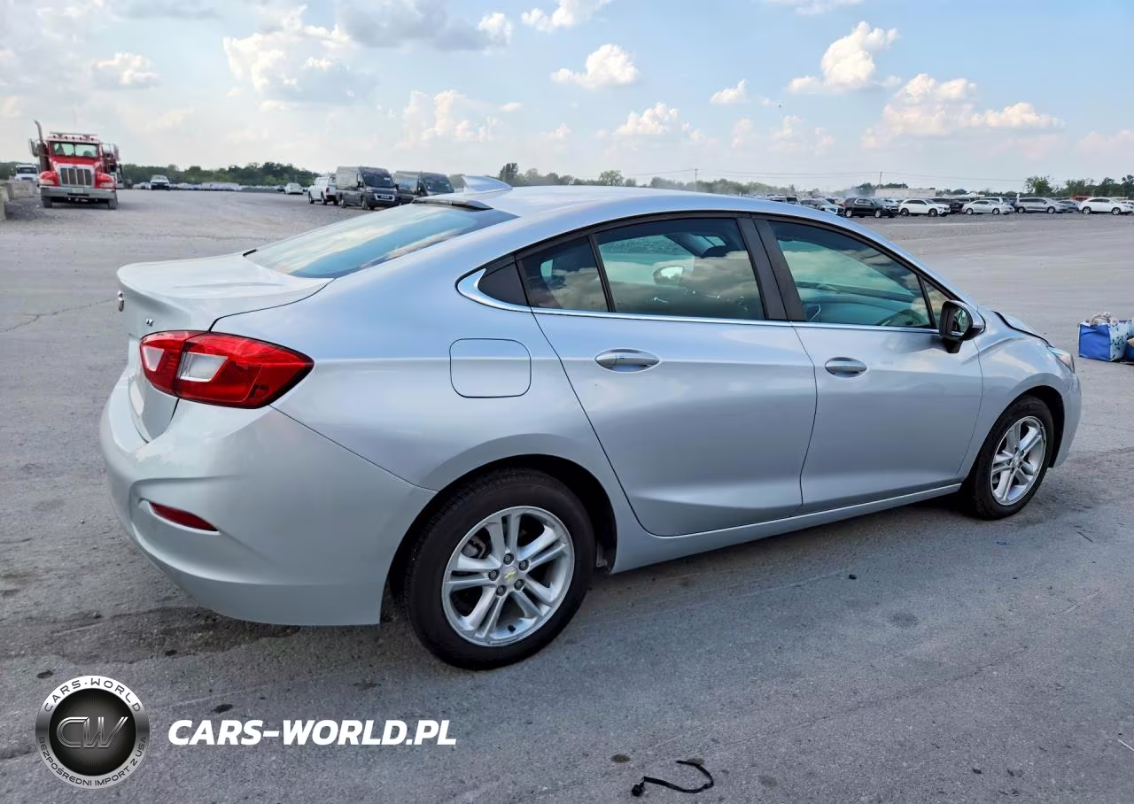 2018 Chevrolet Cruze Lt VIN:1G1BE5SM5J7197403 - 3