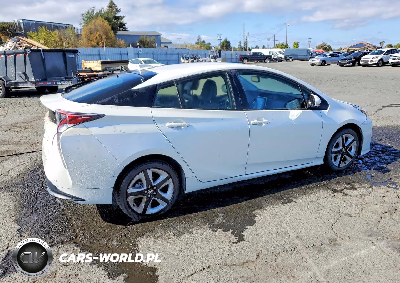 2018 Toyota Prius VIN:JTDKARFU7J3545519 - 3