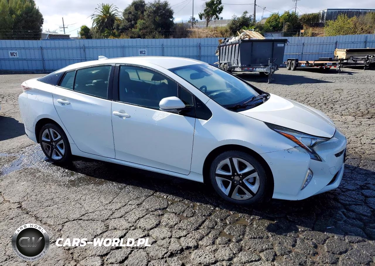 2018 Toyota Prius VIN:JTDKARFU7J3545519 - 4