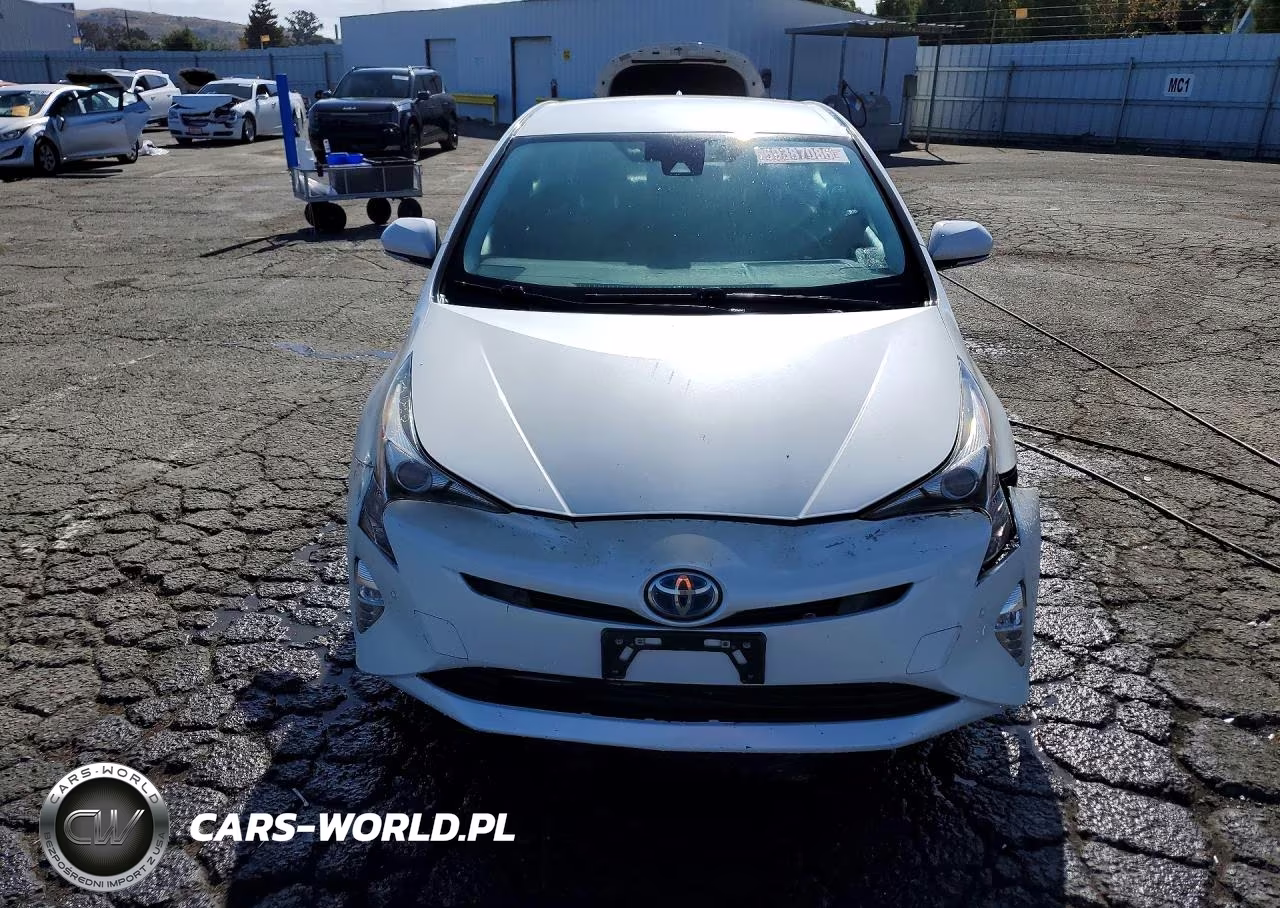 2018 Toyota Prius VIN:JTDKARFU7J3545519 - 5