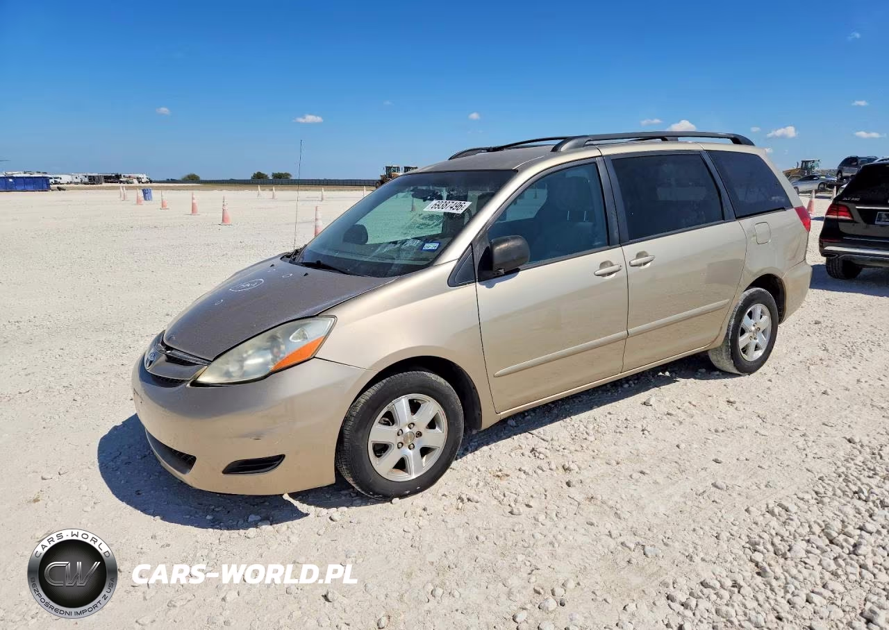 2010 Toyota Sienna Le 7-Passenger