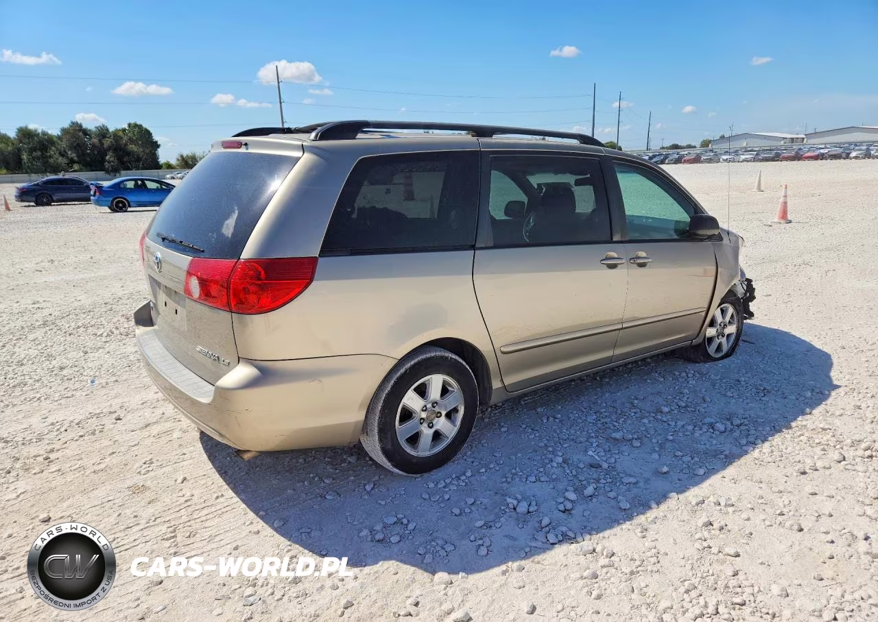 2010 Toyota Sienna Le 7-Passenger VIN:5TDKK4CC0AS311085 - 3