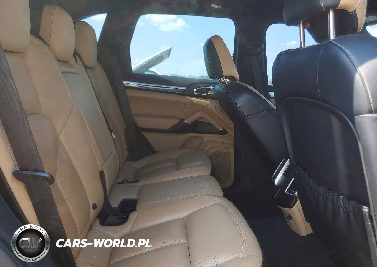 2016 Porsche Cayenne Cayenne VIN:WP1AA2A25GLA02637 - 11