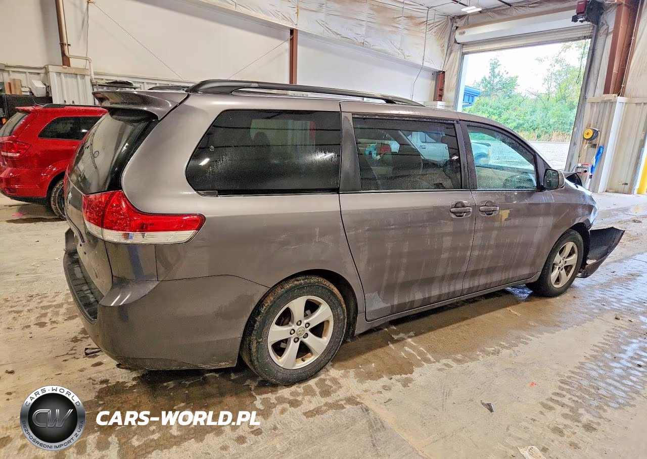 2012 Toyota Sienna Le VIN:5TDKK3DC4CS200423 - 3