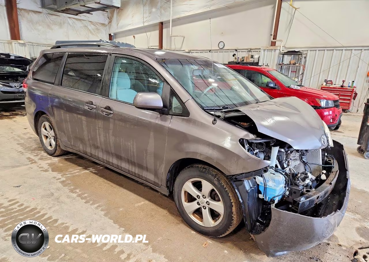 2012 Toyota Sienna Le VIN:5TDKK3DC4CS200423 - 4