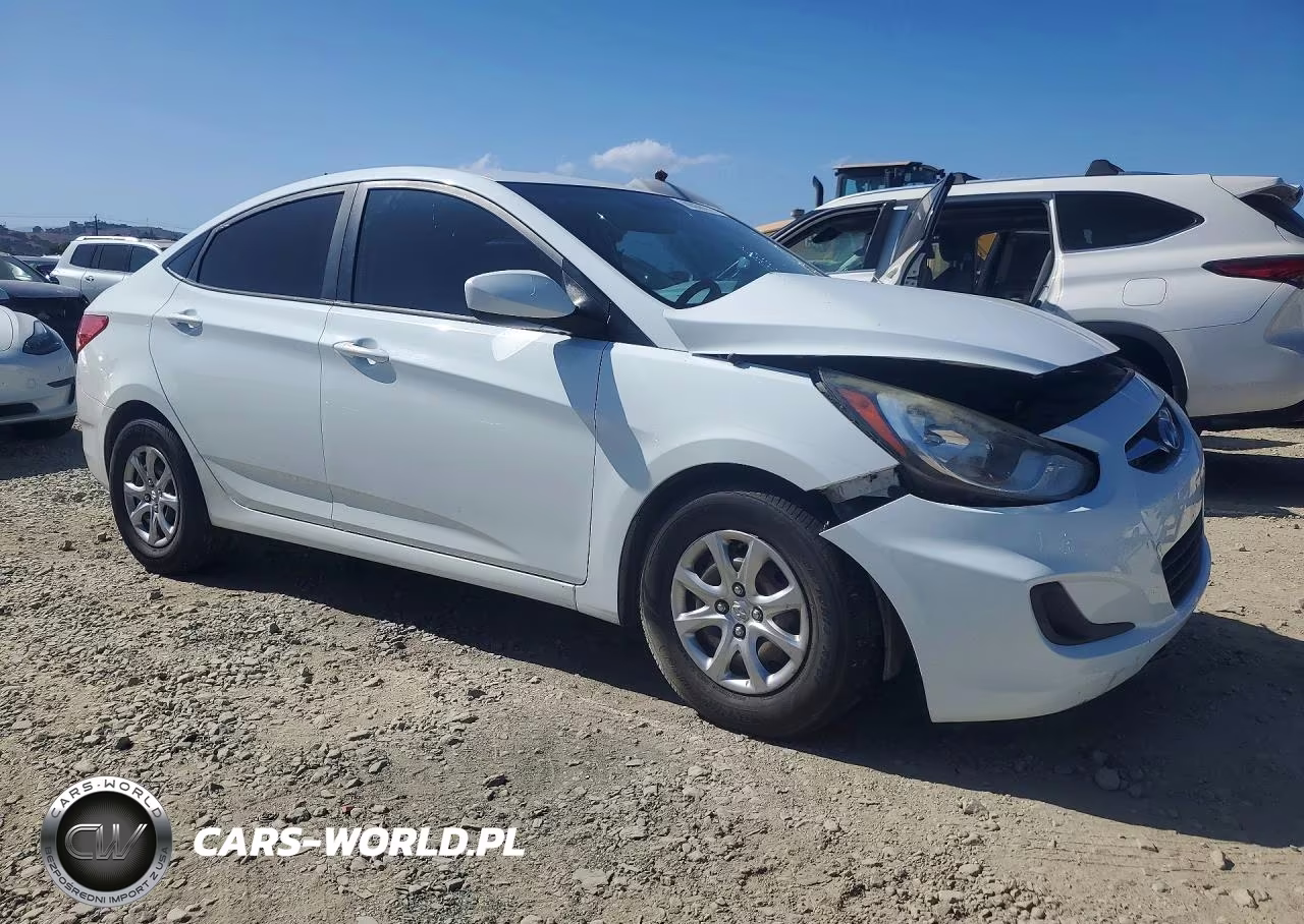 2014 Hyundai Accent Gls VIN:KMHCT4AE3EU613327 - 4