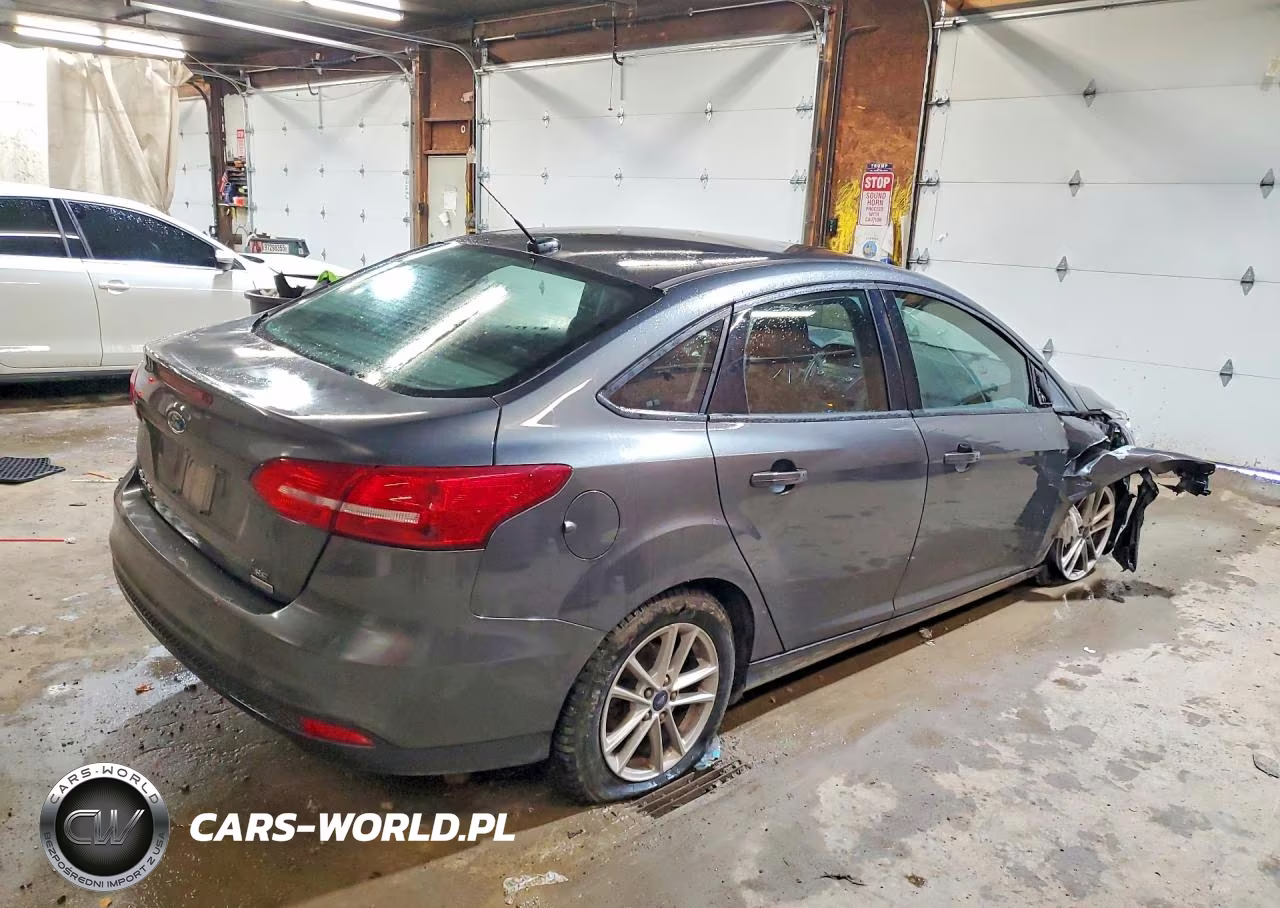 2018 Ford Focus Se VIN:1FADP3FE1JL301223 - 3