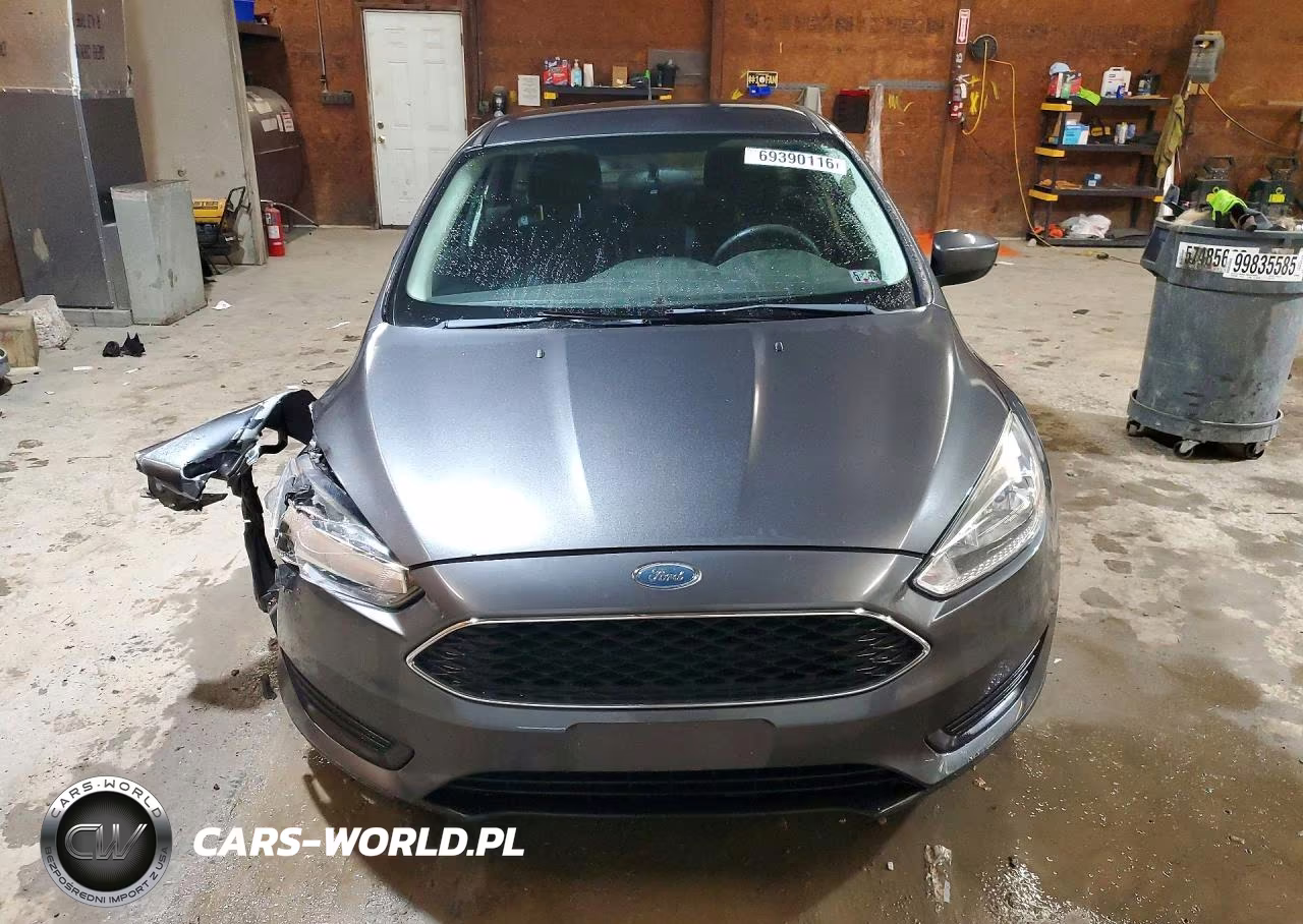 2018 Ford Focus Se VIN:1FADP3FE1JL301223 - 5