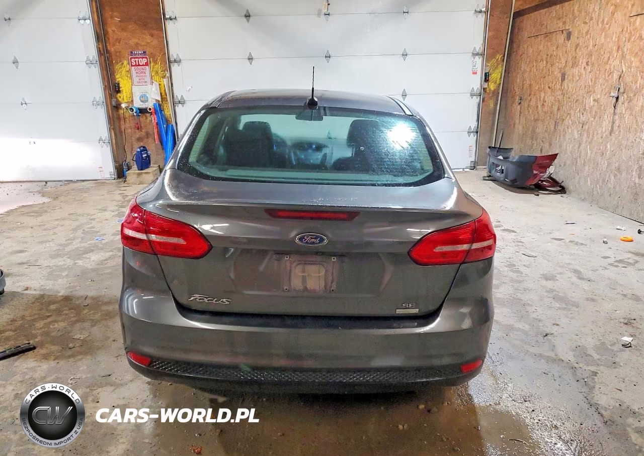 2018 Ford Focus Se VIN:1FADP3FE1JL301223 - 6