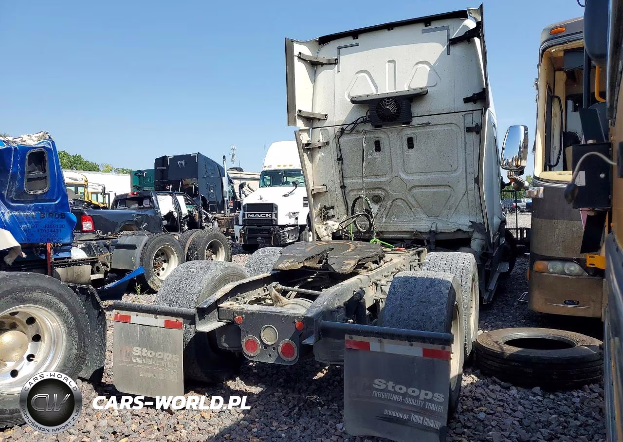 2019 Freightliner Cascadia 125" Sleeper Cab Semi Truck VIN:1FUJGLDR2KLKD8531 - 3