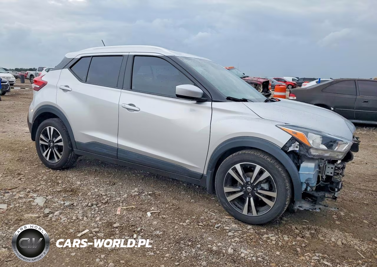 2018 Nissan Kicks Sv VIN:3N1CP5CU4JL509522 - 4