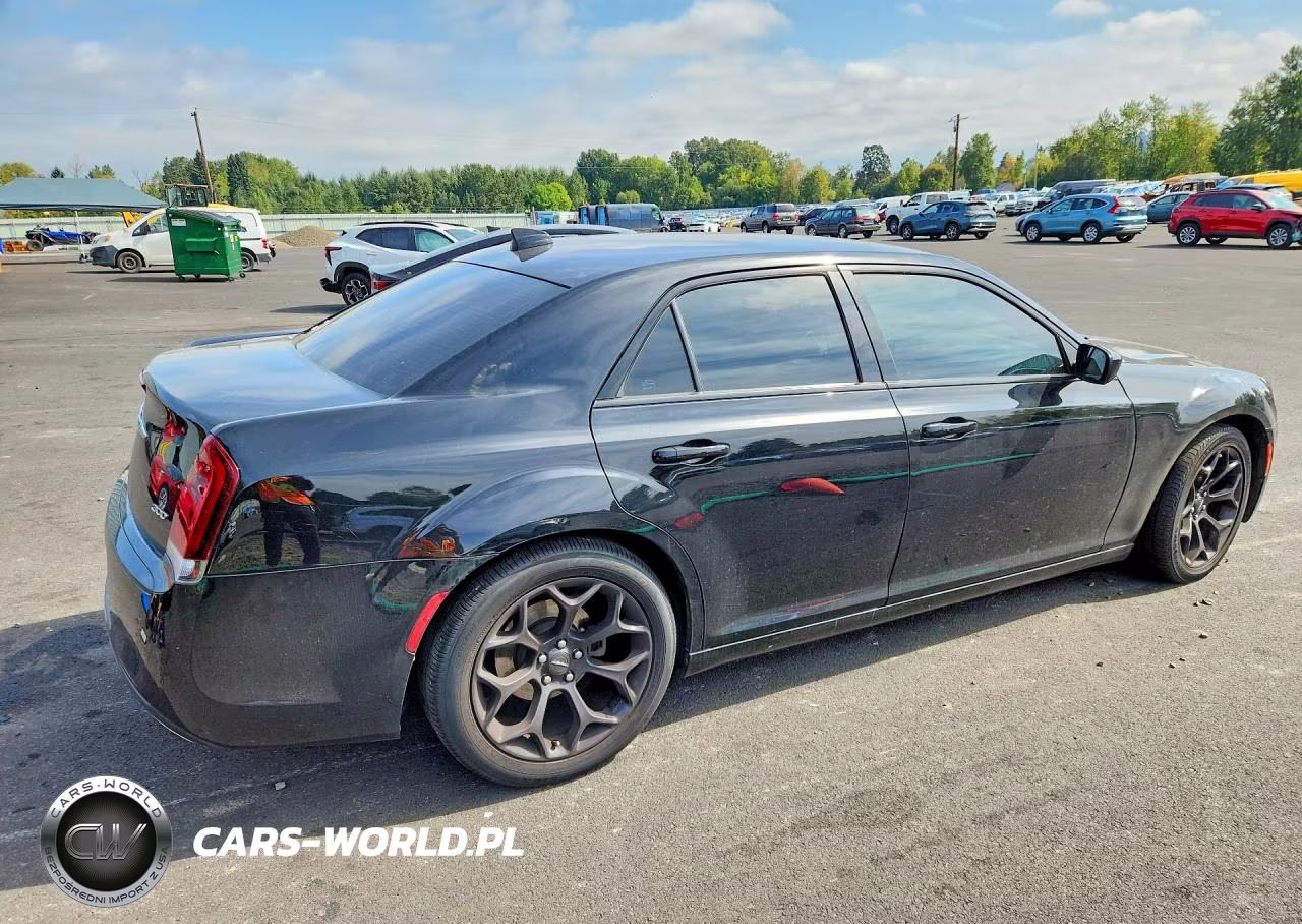 2019 Chrysler 300 Touring VIN:2C3CCAAG4KH590583 - 3