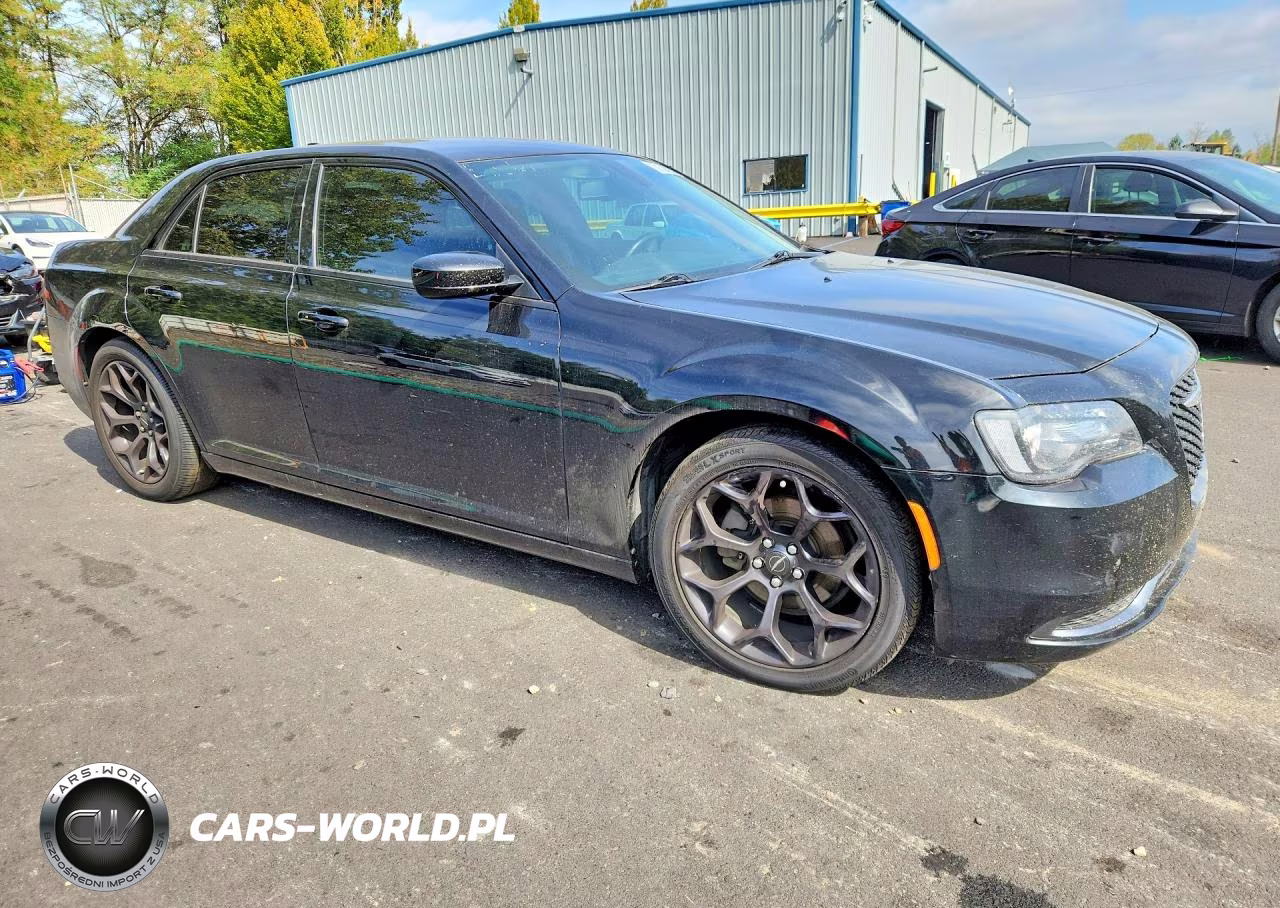 2019 Chrysler 300 Touring VIN:2C3CCAAG4KH590583 - 4