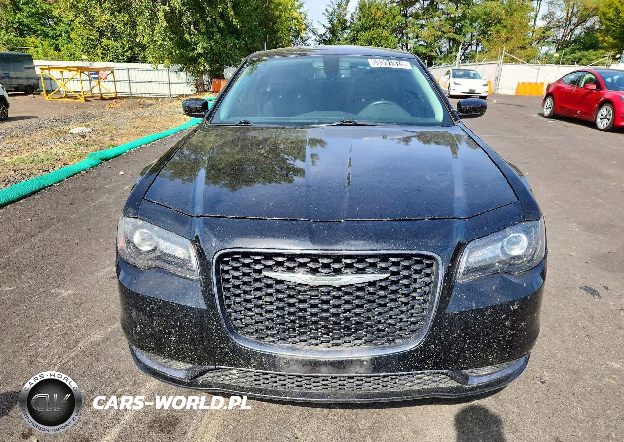 2019 Chrysler 300 Touring VIN:2C3CCAAG4KH590583 - 5