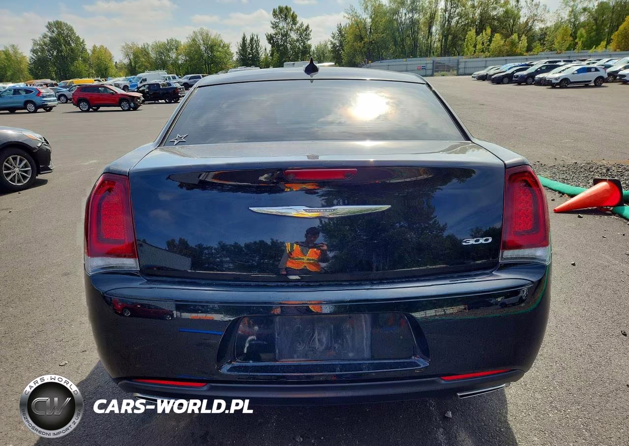 2019 Chrysler 300 Touring VIN:2C3CCAAG4KH590583 - 6
