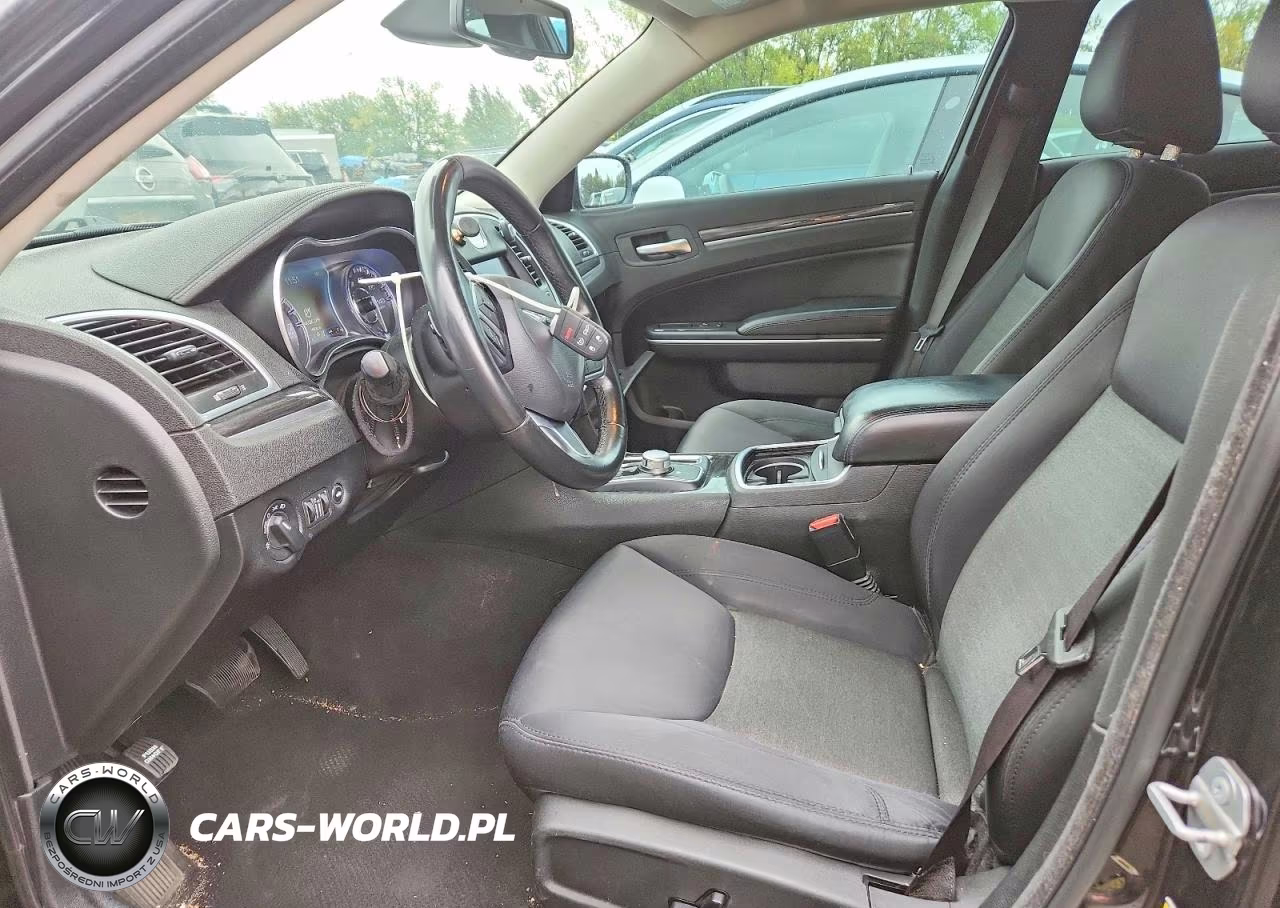 2019 Chrysler 300 Touring VIN:2C3CCAAG4KH590583 - 7