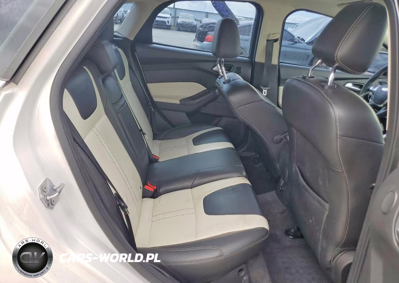 2012 Ford Focus Titanium VIN:1FAHP3N23CL210529 - 10