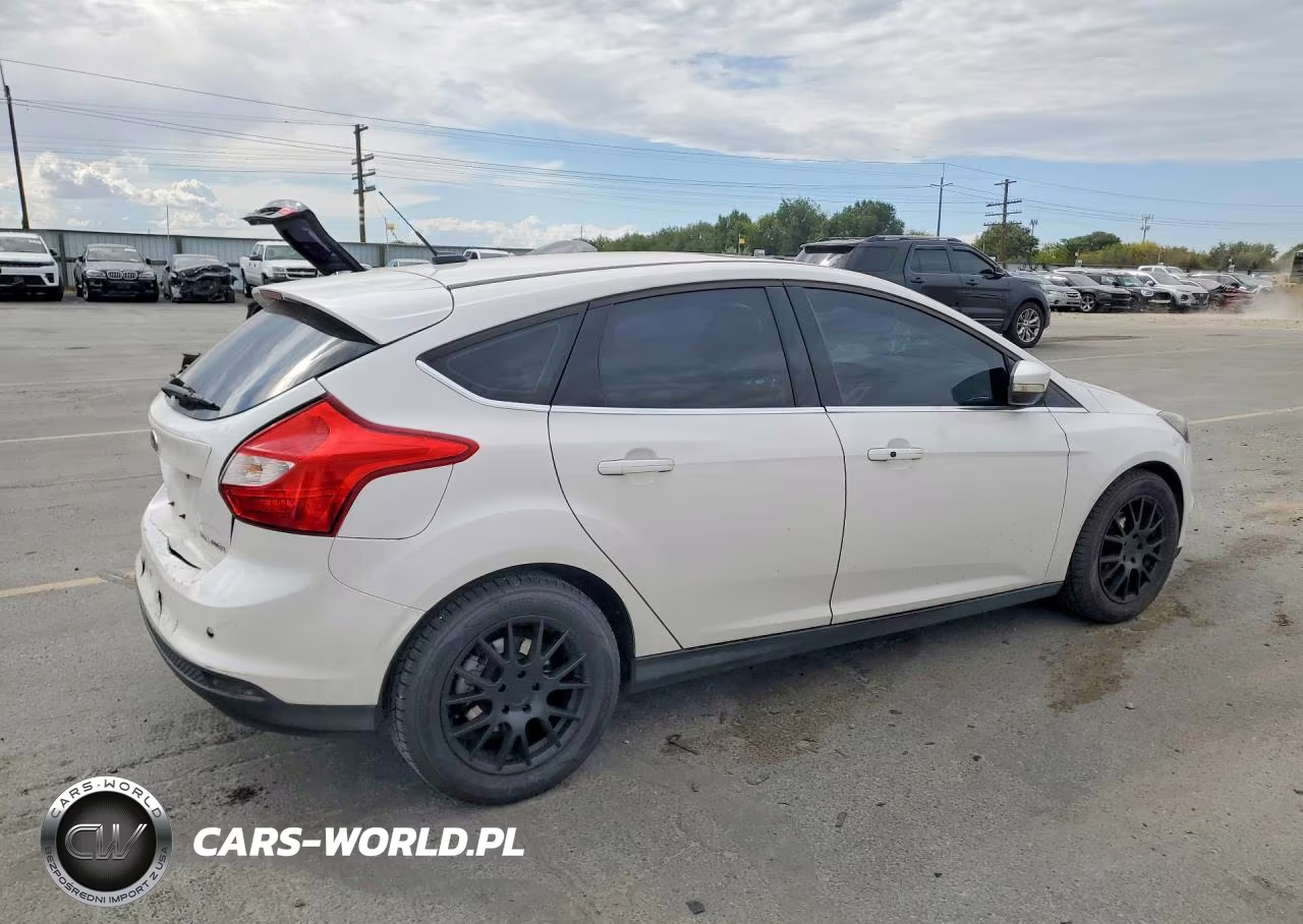 2012 Ford Focus Titanium VIN:1FAHP3N23CL210529 - 3