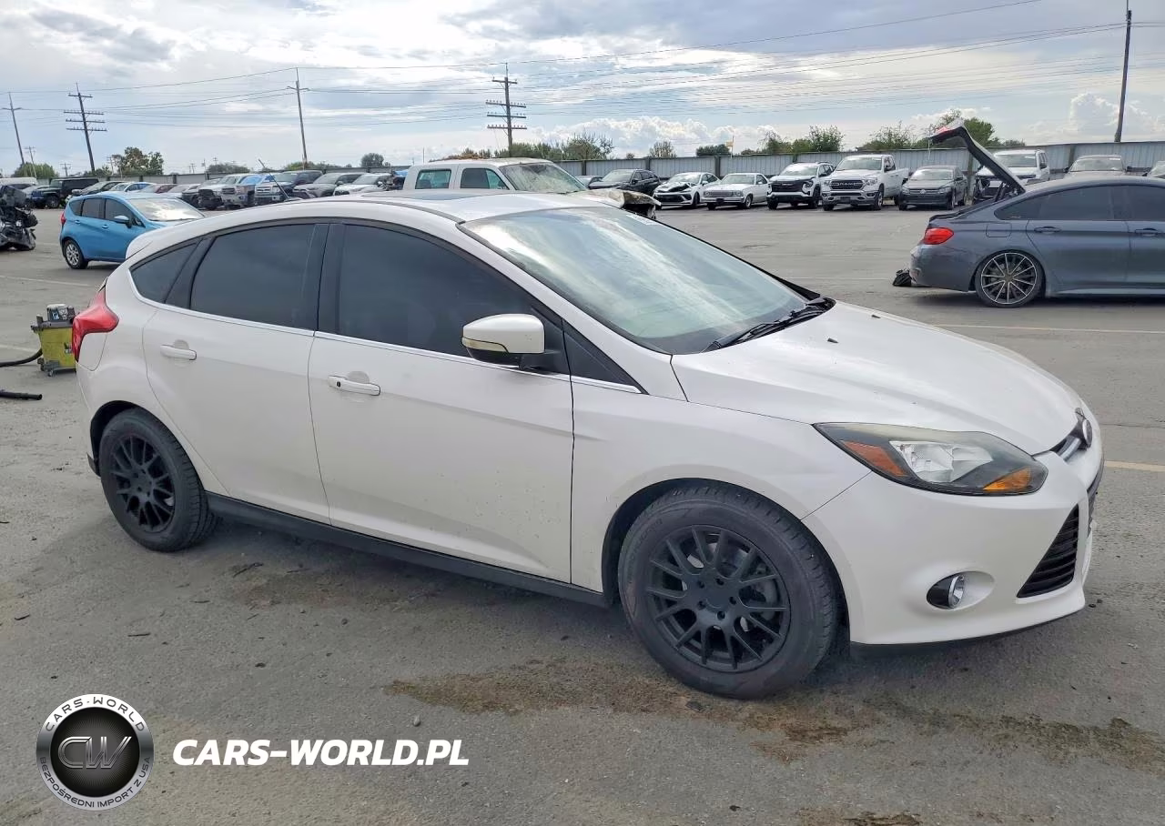 2012 Ford Focus Titanium VIN:1FAHP3N23CL210529 - 4