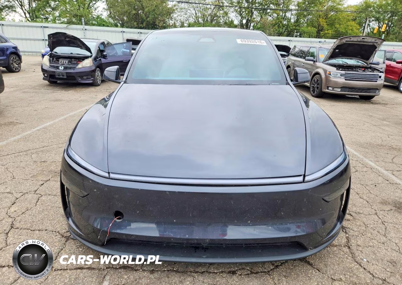 2026 Tesla Model Y VIN:7SAYGDEE3TF637337 - 5