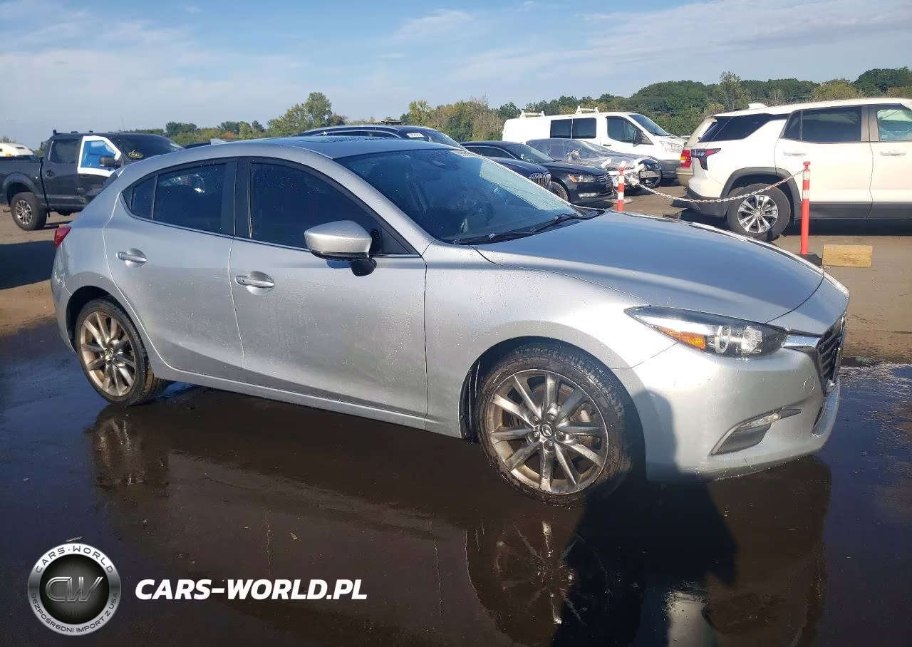 2018 Mazda 3 Touring VIN:3MZBN1L33JM218211 - 4