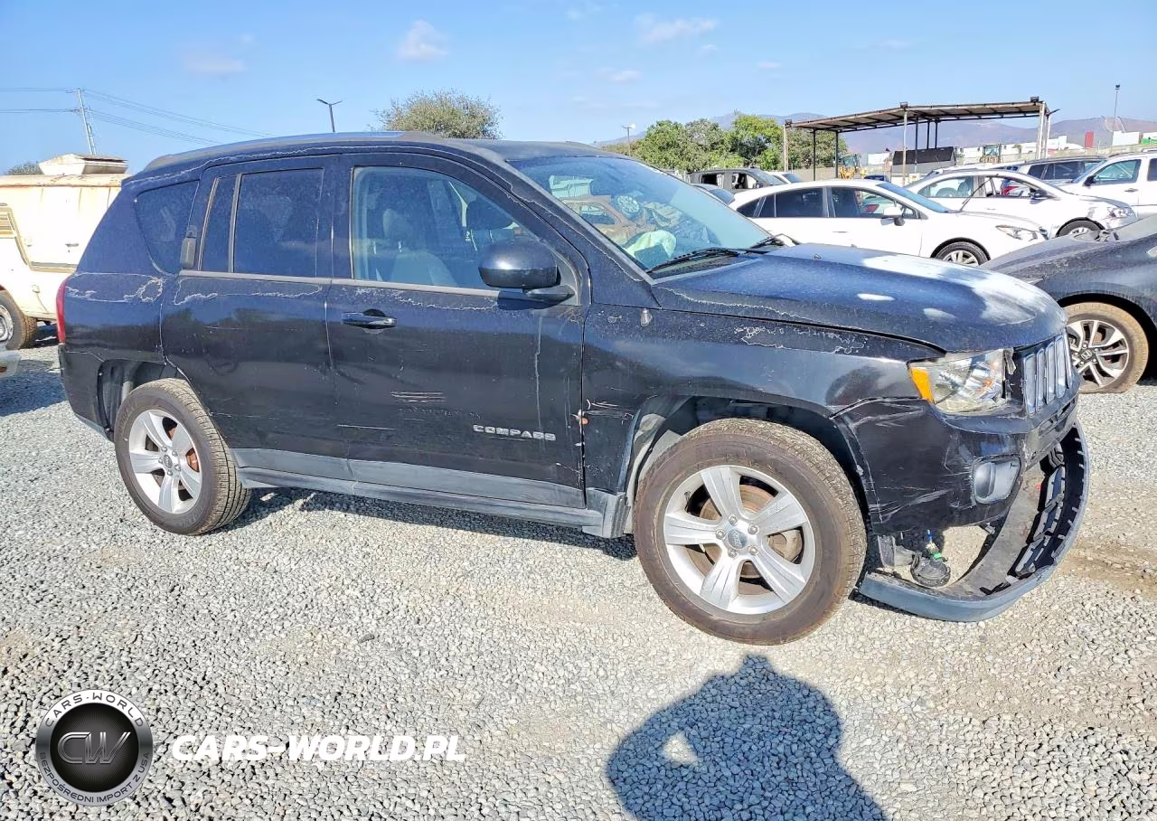 2013 Jeep Compass Latitude VIN:1C4NJCEB7DD213542 - 4
