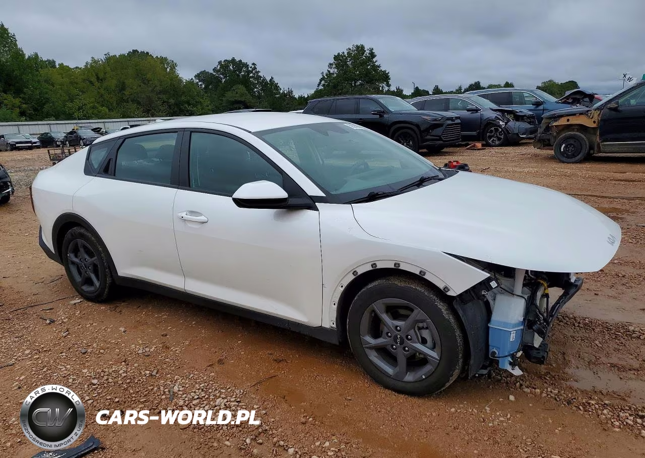 2025 Kia K4 Lxs VIN:3KPFT4DE4SE058539 - 4